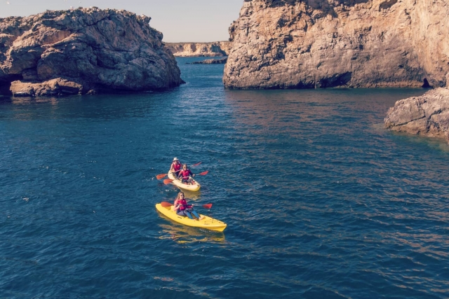 Explorando la costa del Algarve en kayak