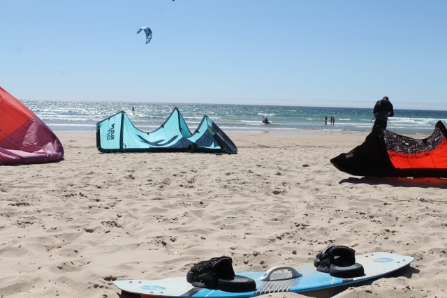 Preparando el equipo de kitesurf