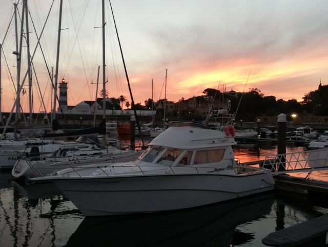 Nuestra embarcación lista para la jornada de pesca