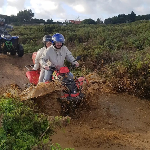 Por los charcos de barro con el cuatrimoto