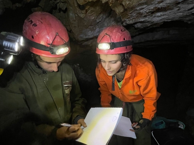 Duranle una sesión de espeleología en las cueva