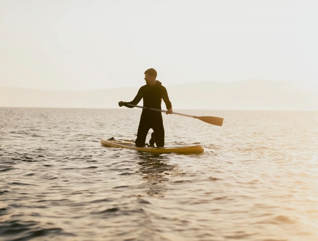Practicando paddle board en las Azores