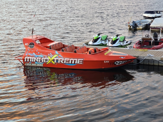 Jet boat en el río