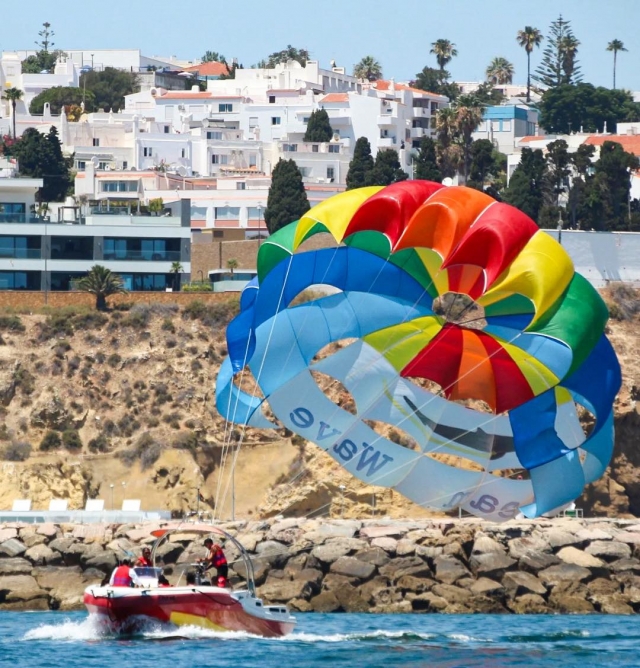 Prueba el parasailing 