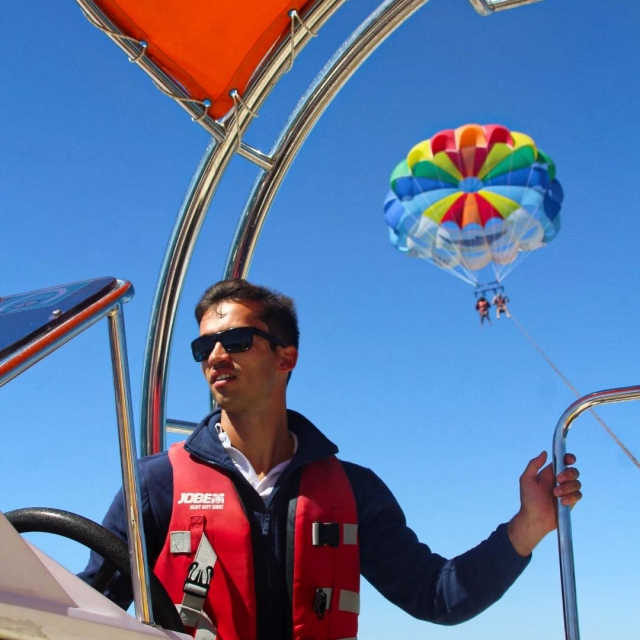  Vuelo de parasailing 