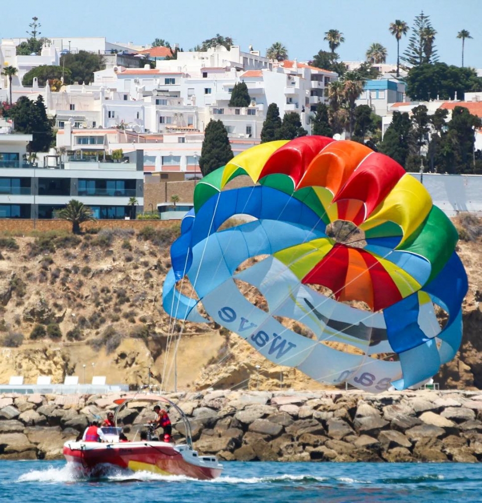  Prueba el parasailing 
