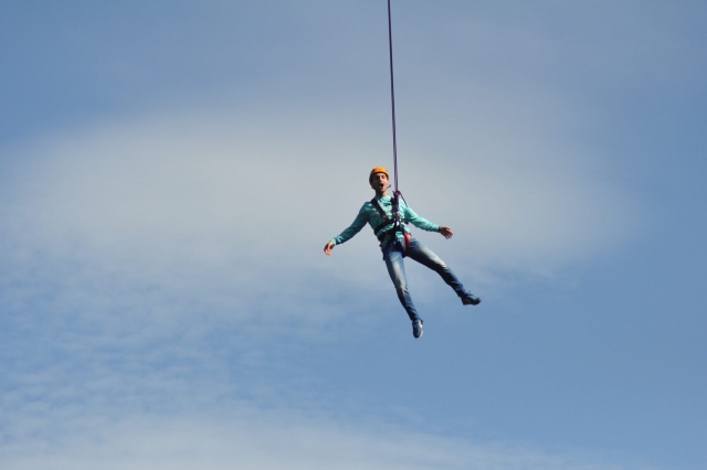 Disfrutando de un salto de bungee