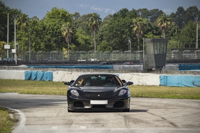 La delantera del F430