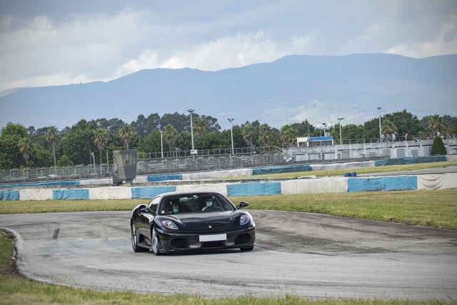 Quemando la rueda del espectacular Ferrari F430 F1