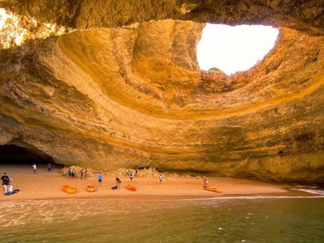 Gruta de Benagil en paseo en barco piramarra