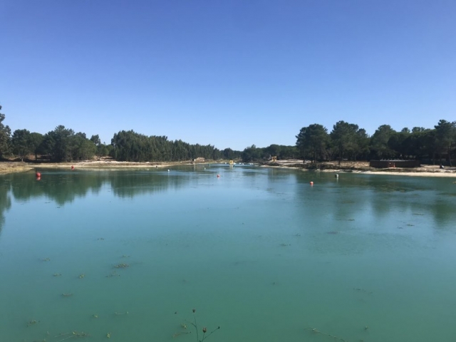 El lago donde disfrutarás del banana boat en dona