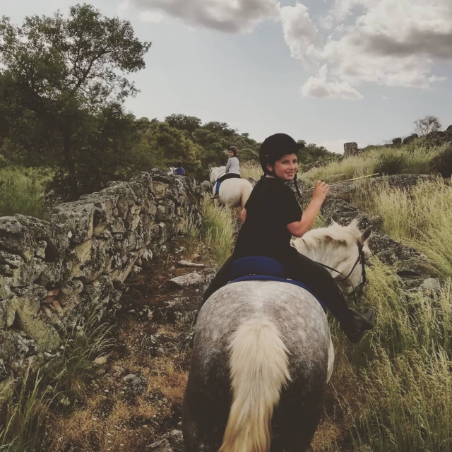 Paseo a caballo por el campo