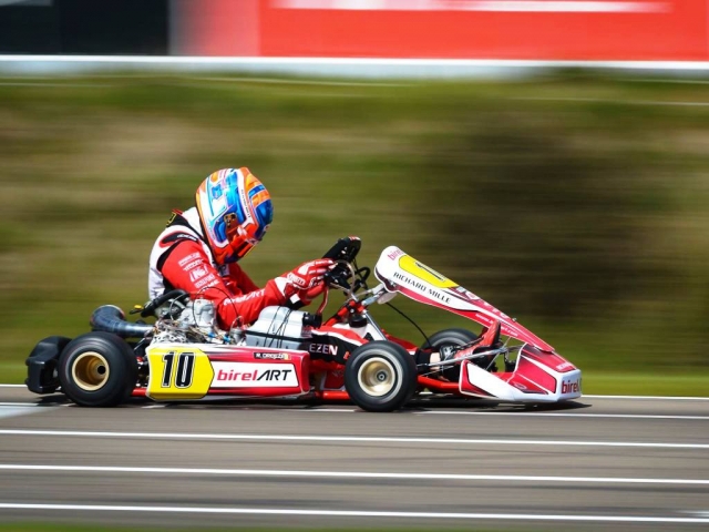 Kart acelerando en la recta