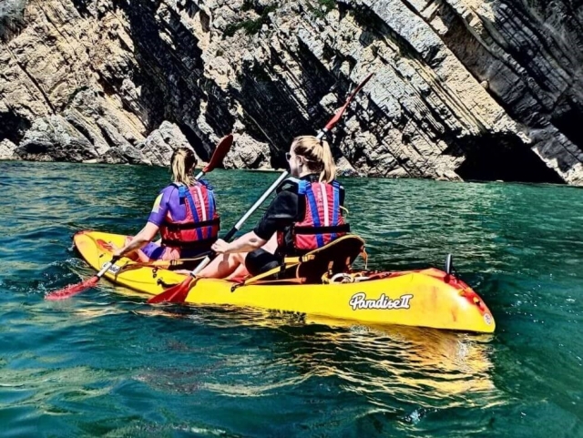 Kayak biplaza en la costa de Sesimbra
