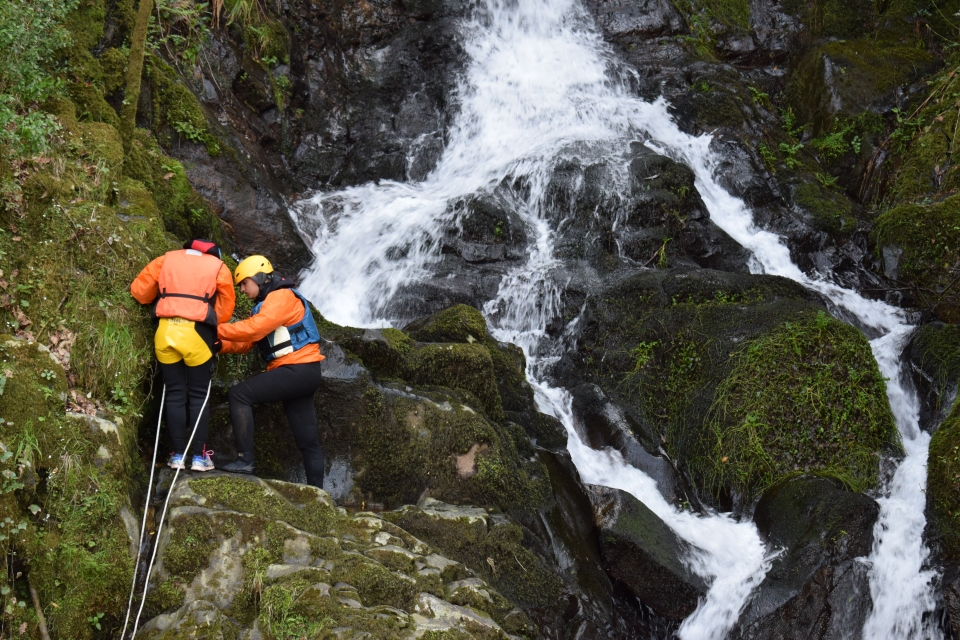  Barranquismo fácil en la orilla del río 