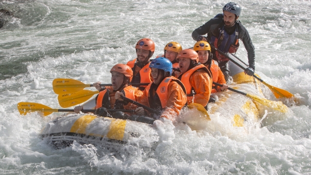  Venga a hacer rafting en familia o con amigos 