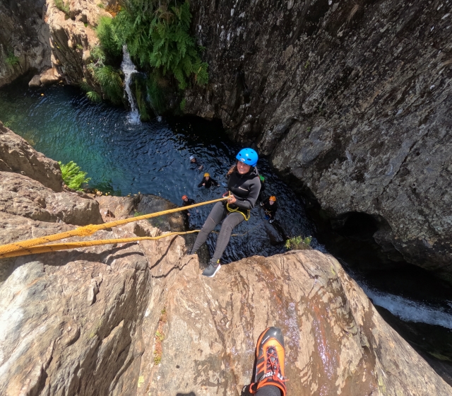  Descenso de rocas durante el barranquismo 