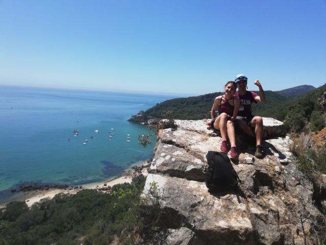 Descansando en lo alto de las rocas