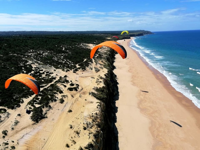 Sobrevolando la playa de Sesimbra
