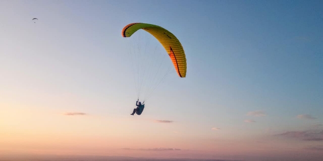 Sobrevolando Sierra de la Estrella en parapenle