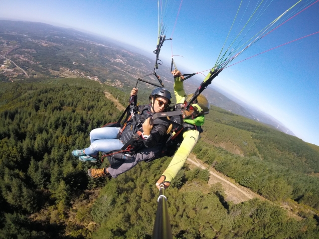 Vuelo en parapenle por la cerro