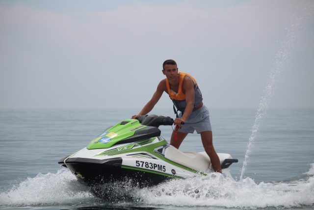 jet ski en el mar
