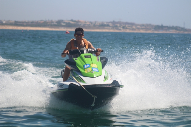 subido a la jet ski