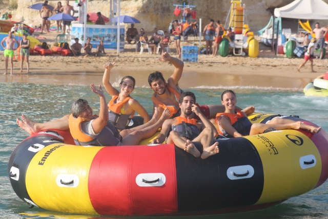 pasándolo en grande con el twister