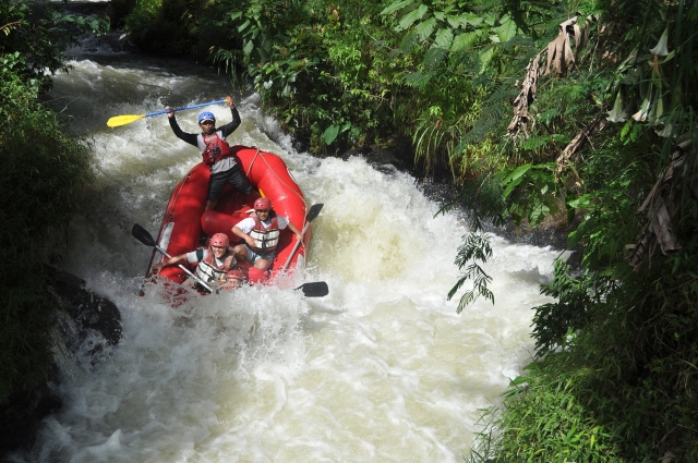 Haciendo rafting