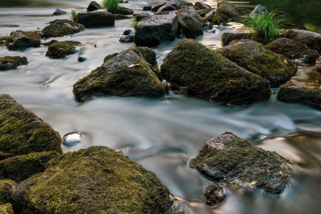 Rocas en el río Miño