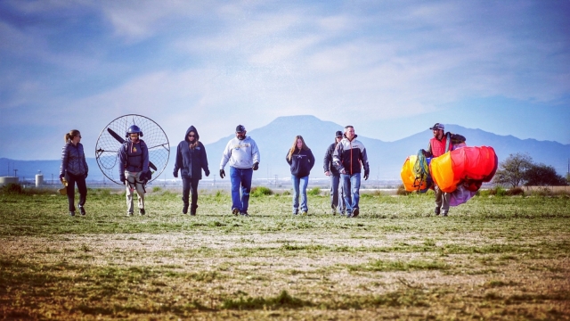Preparados para volar en paramotor