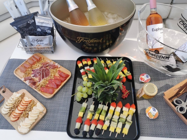 Aperitivo y vino a bordo