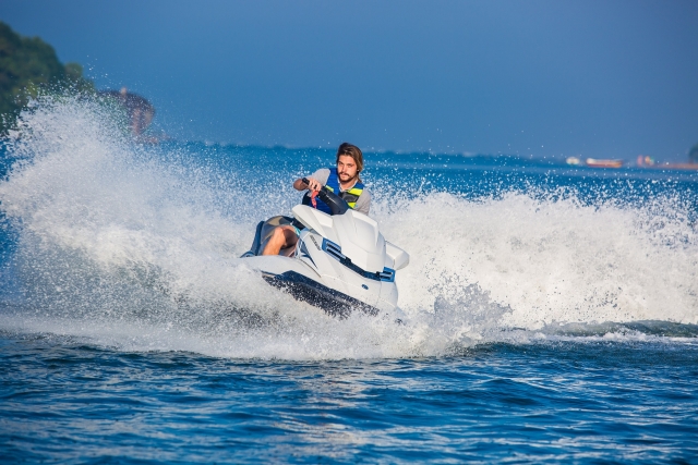 Manejando la jet ski