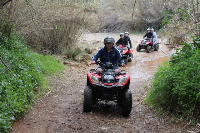 Por el sendero con los cuatrimotos