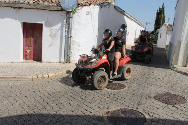 Recorriendo Paderne con el quad