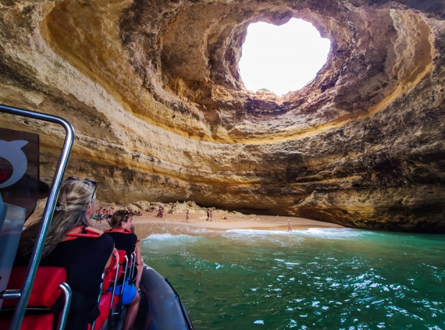 Accediento a la cueva