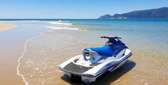 jet skis en lao orilla