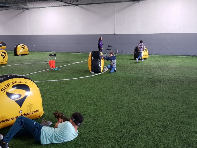 Jugando al laser tag