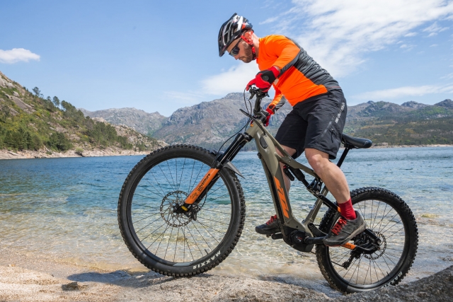 Subiendo en bici