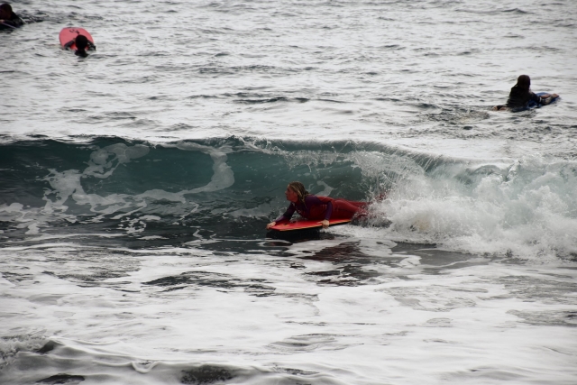 Practicando bodyboard
