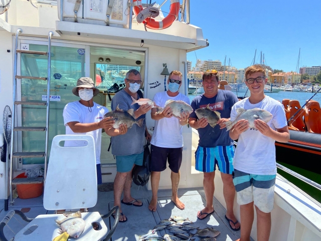 Contentos con la pesca del día