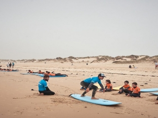 5 clases de surf en Playa de Cova de Alfarroba 2h