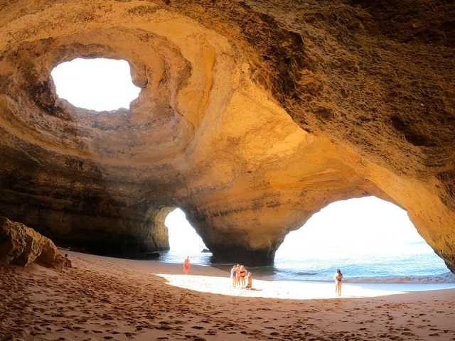 Dentro del Algar de Benagil