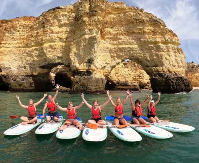 Grupo para el paseo en paddle board