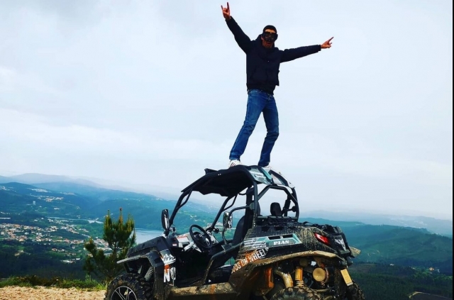 Corona la cumbre con su buggie