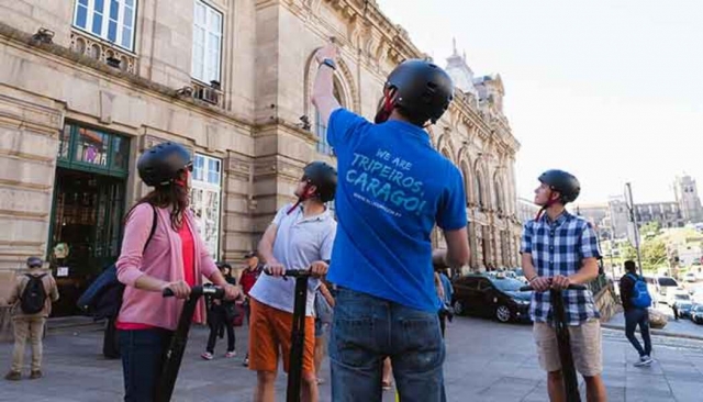 Admirando monumentos de Oporto
