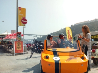 Tour en GoCar centro histórico + mar 3h Oporto
