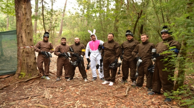 Grupo de amigos disfrutando de la experiencia
