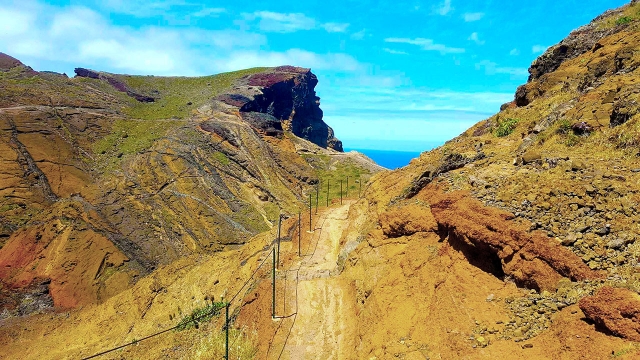 Senderos entre las montañas