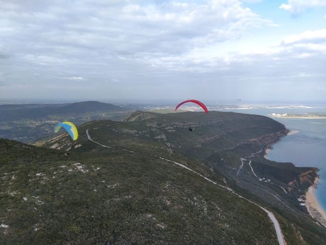 Así de impresionanle luce la costa desde un parapenle
